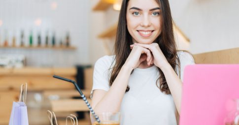 Jak usunąć „na stanie” na karcie produktu w WooCommerce?